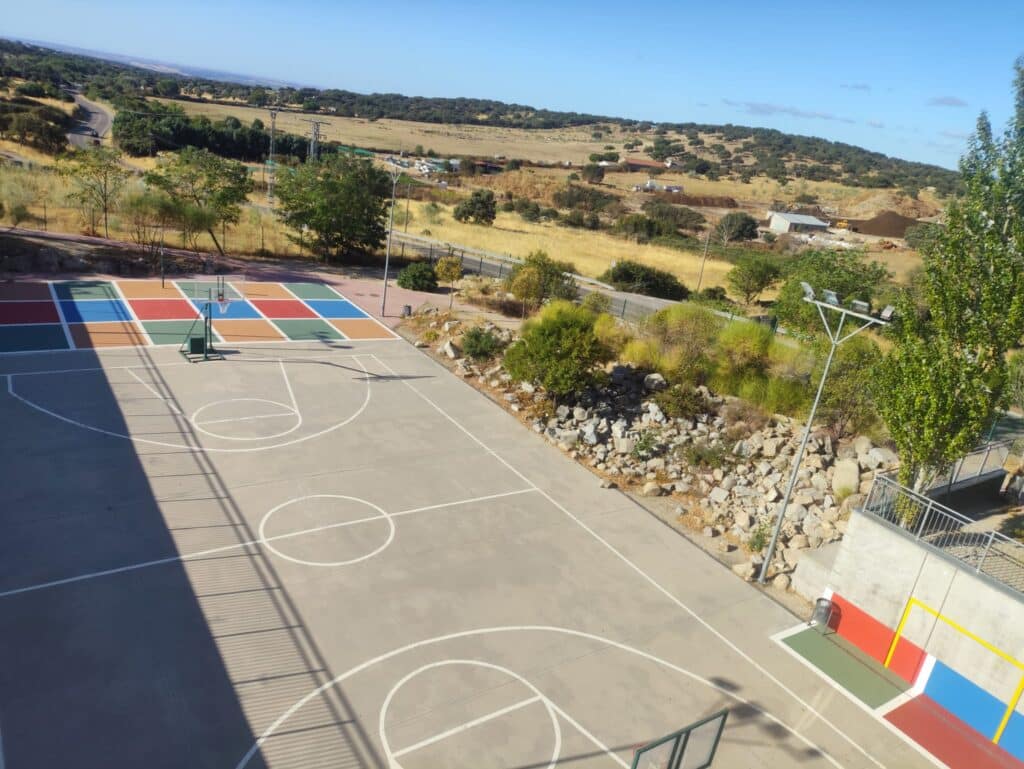 Nuevos patios y espacios educativos en Colegio Zola Valdemorillo