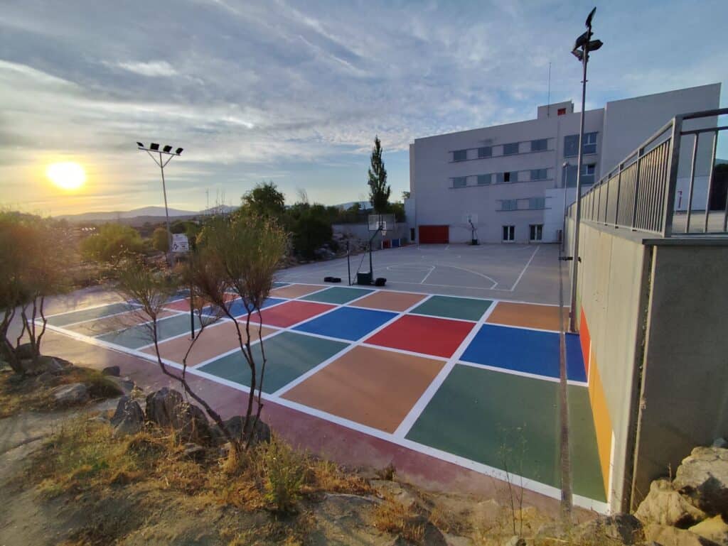 Nuevos patios y espacios educativos en Colegio Zola Valdemorillo