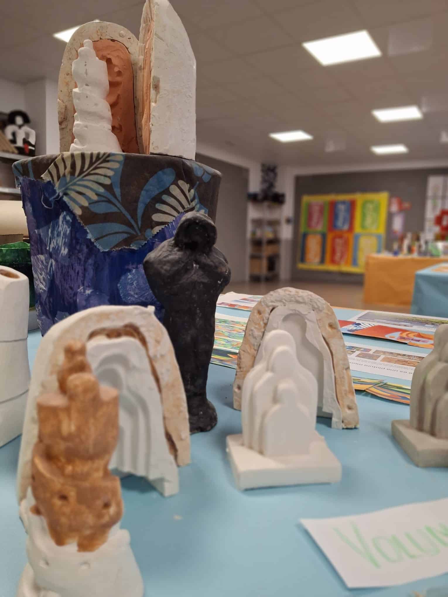 El Colegio Zola Valdemorillo presenta “Identidad y Fortaleza”, la primera exposición artística de su Bachillerato de Artes